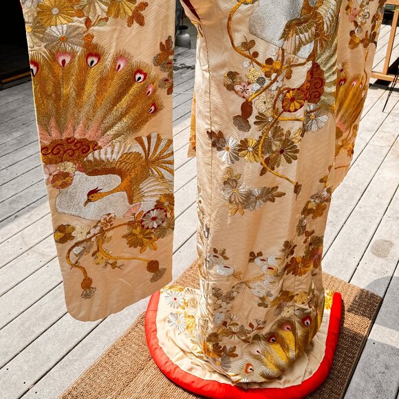 JAPANESE SILK UCHIKAKE WEDDING KIMONO WOMEN'S JAPAN MADE VINTAGE Minor Flaws - Picture 2 of 13